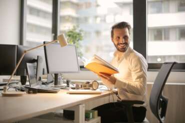Felicidad en el Entorno Laboral: El Papel Crucial del Bienestar en el Trabajo